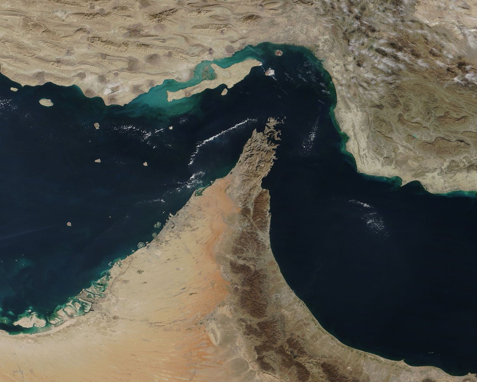 Bitcoin Shrugs Off Hormuz Closure and Inflation Fears, Surging Above $63K